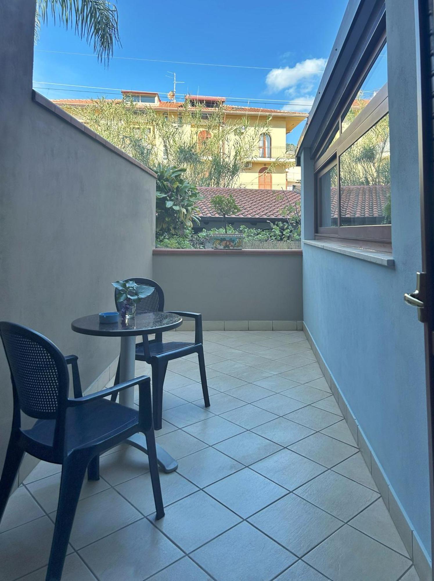 지아르디니낙소스 La Piazzetta B&B 외부 사진