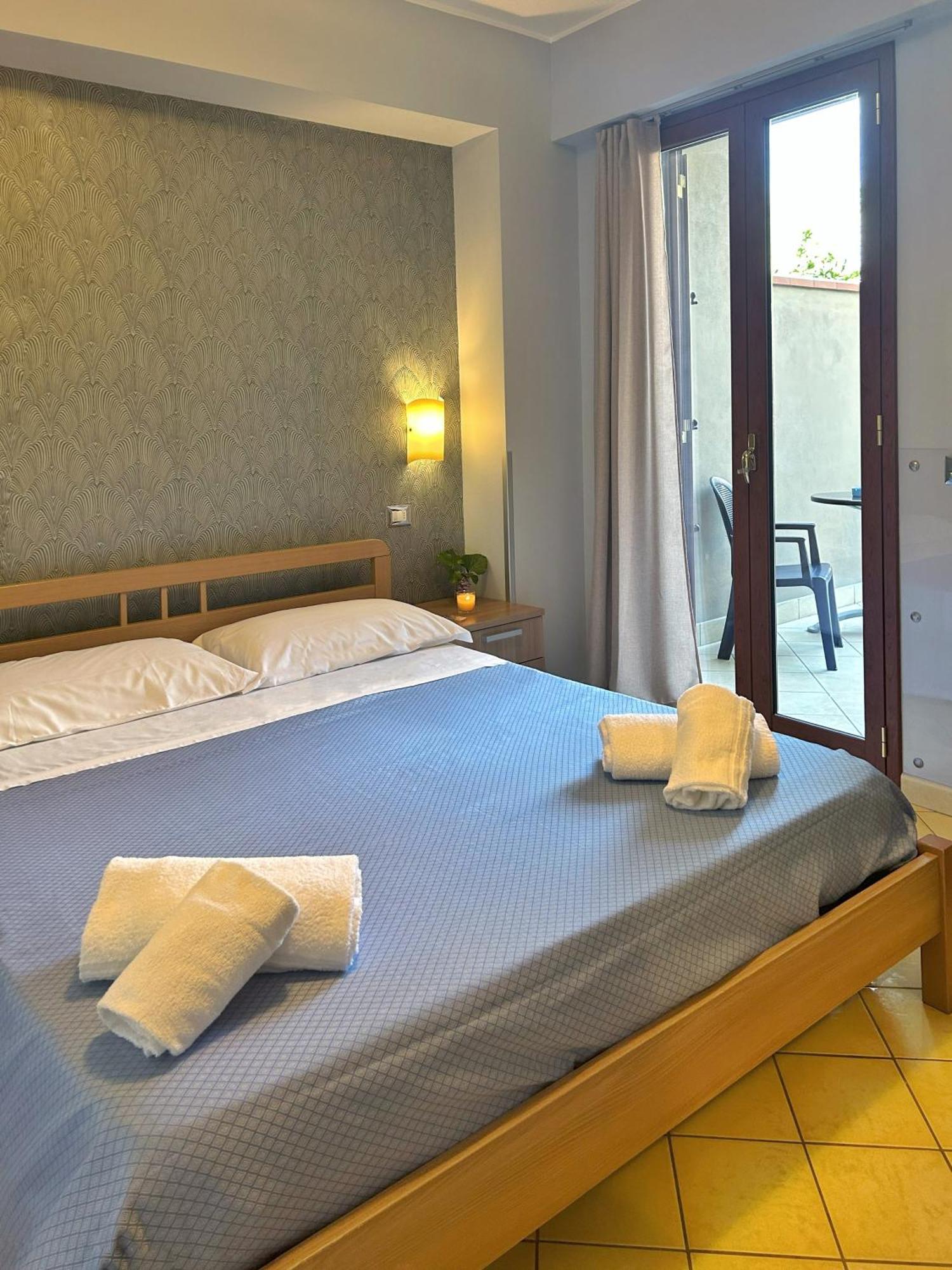 지아르디니낙소스 La Piazzetta B&B 외부 사진