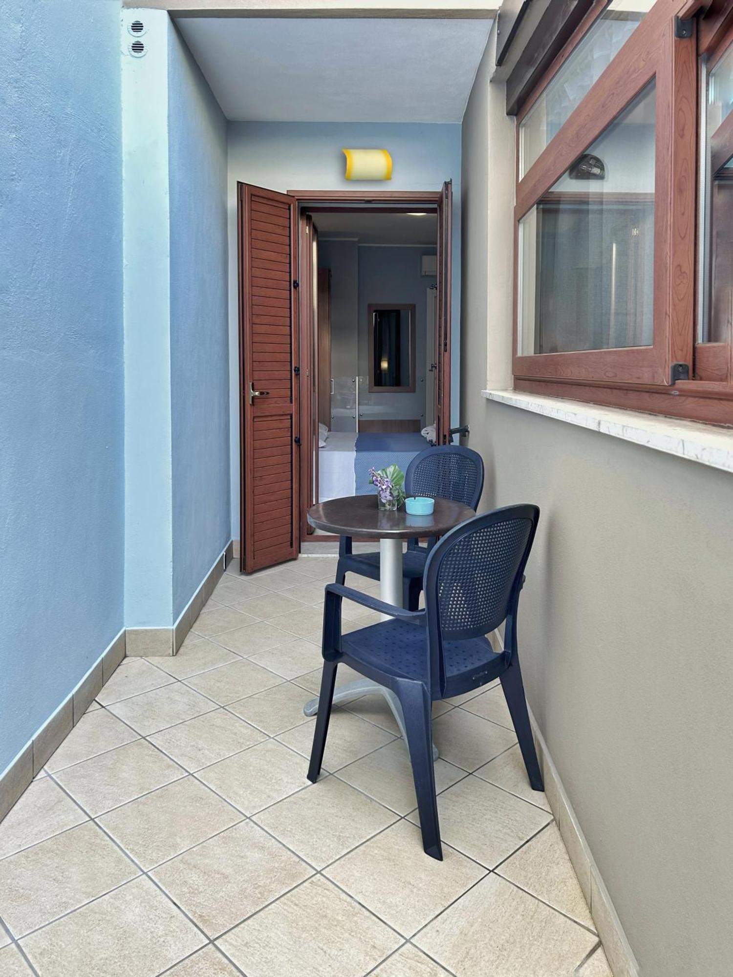 지아르디니낙소스 La Piazzetta B&B 외부 사진