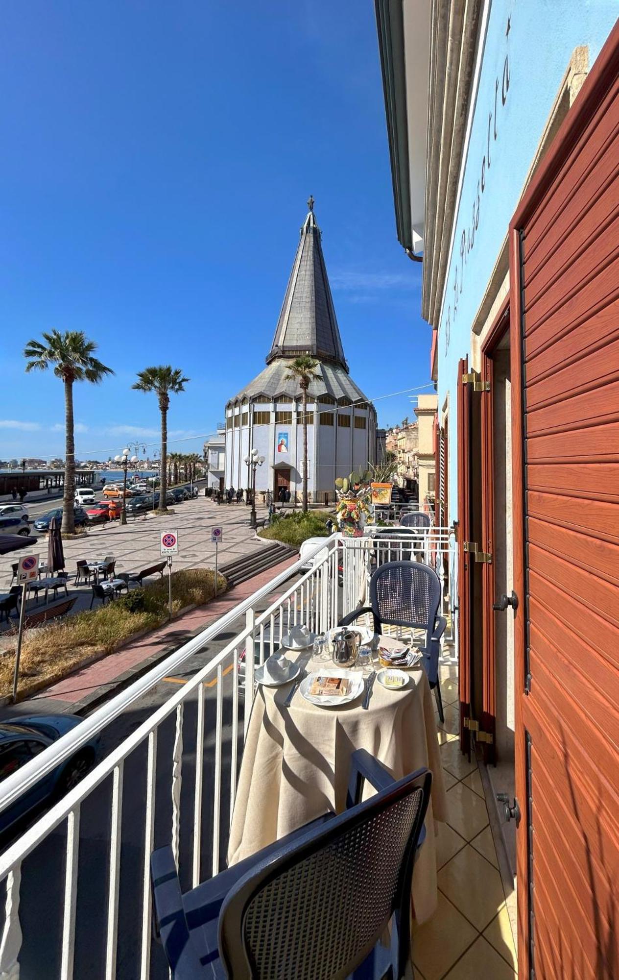 지아르디니낙소스 La Piazzetta B&B 외부 사진
