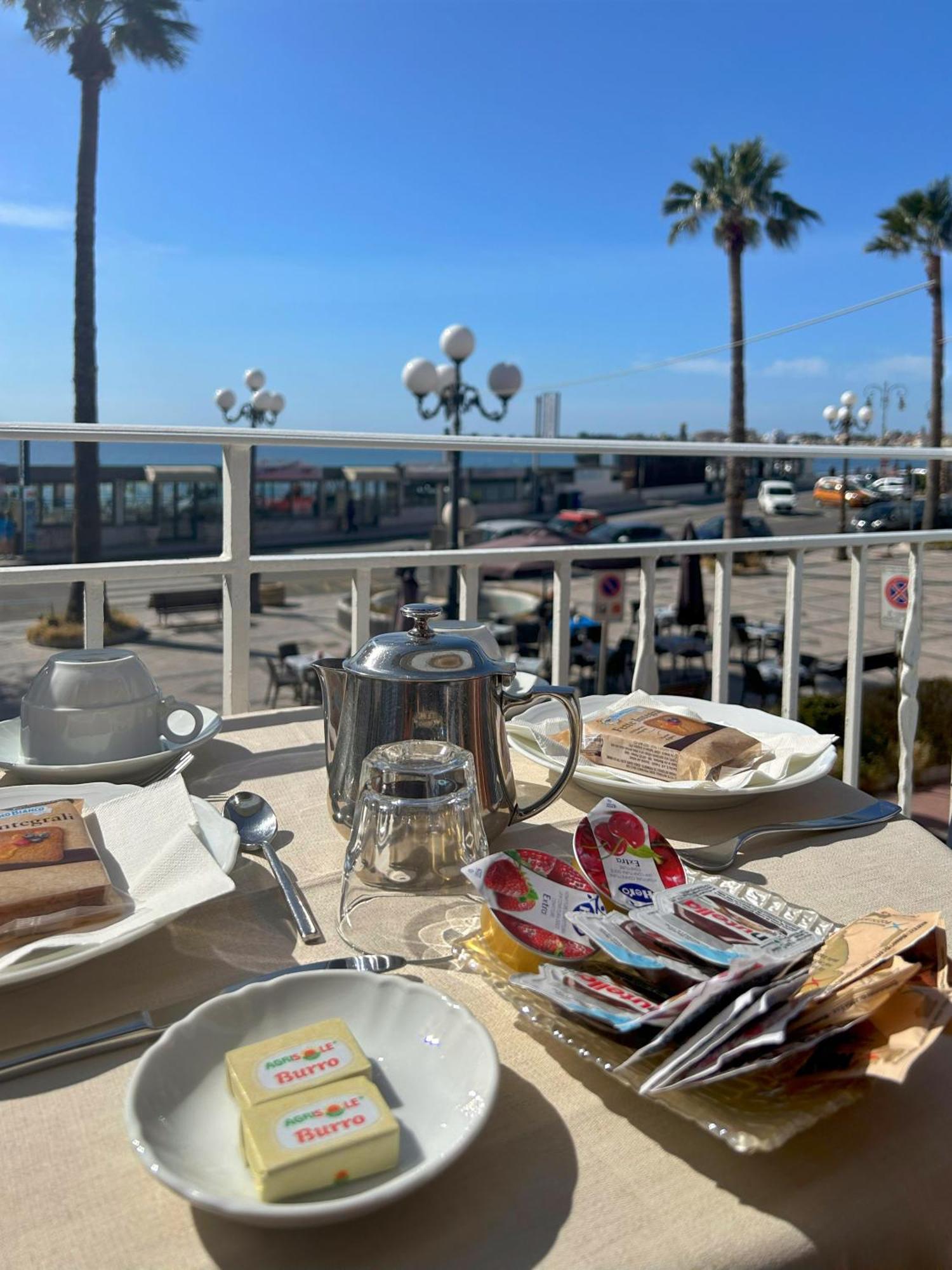 지아르디니낙소스 La Piazzetta B&B 외부 사진