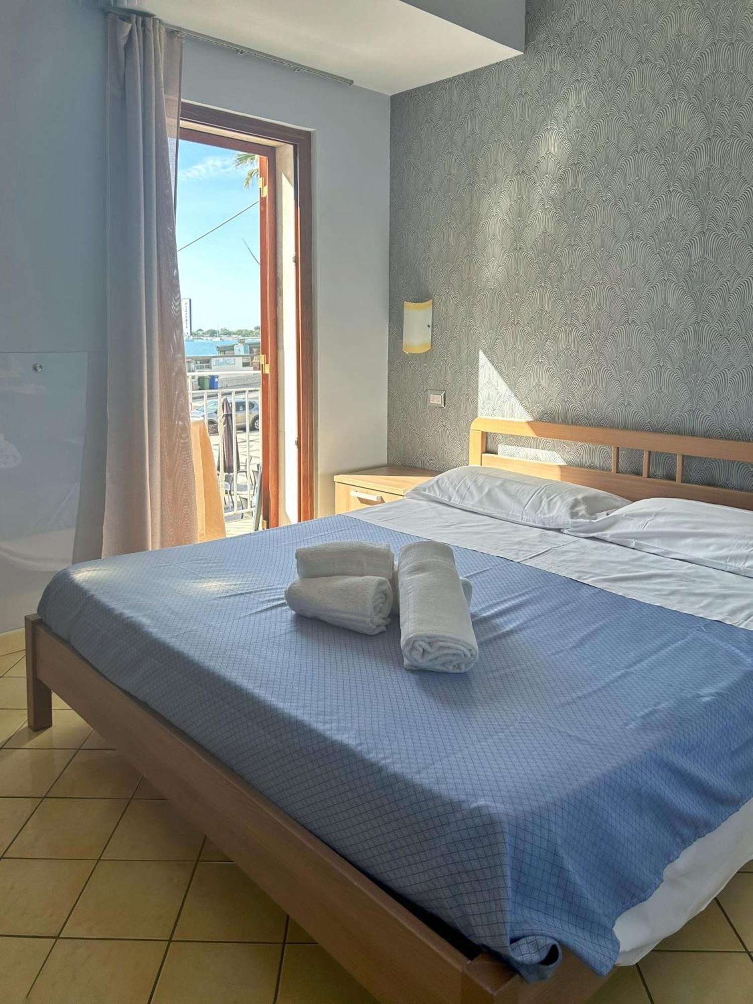 지아르디니낙소스 La Piazzetta B&B 외부 사진