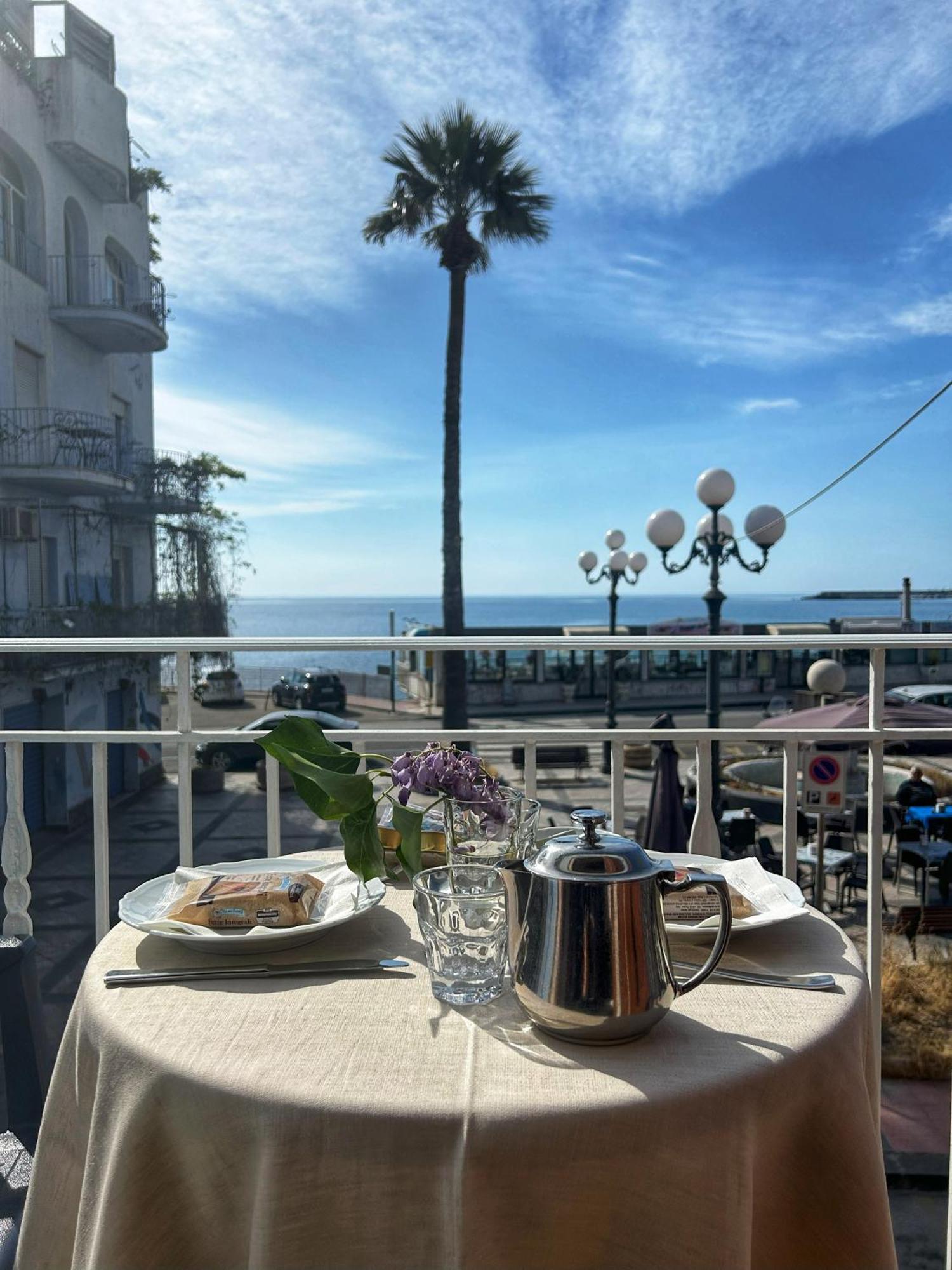 지아르디니낙소스 La Piazzetta B&B 외부 사진