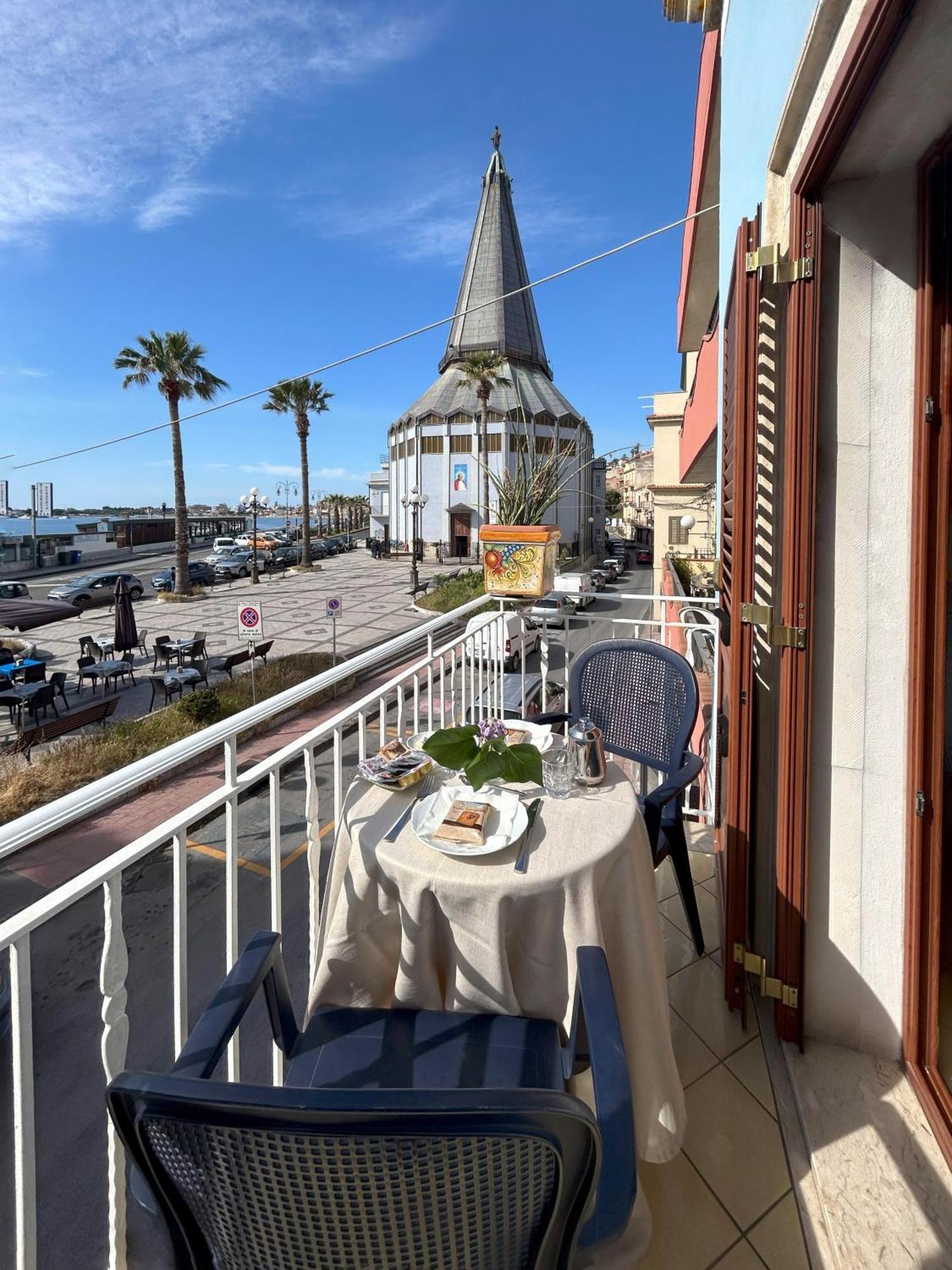 지아르디니낙소스 La Piazzetta B&B 외부 사진