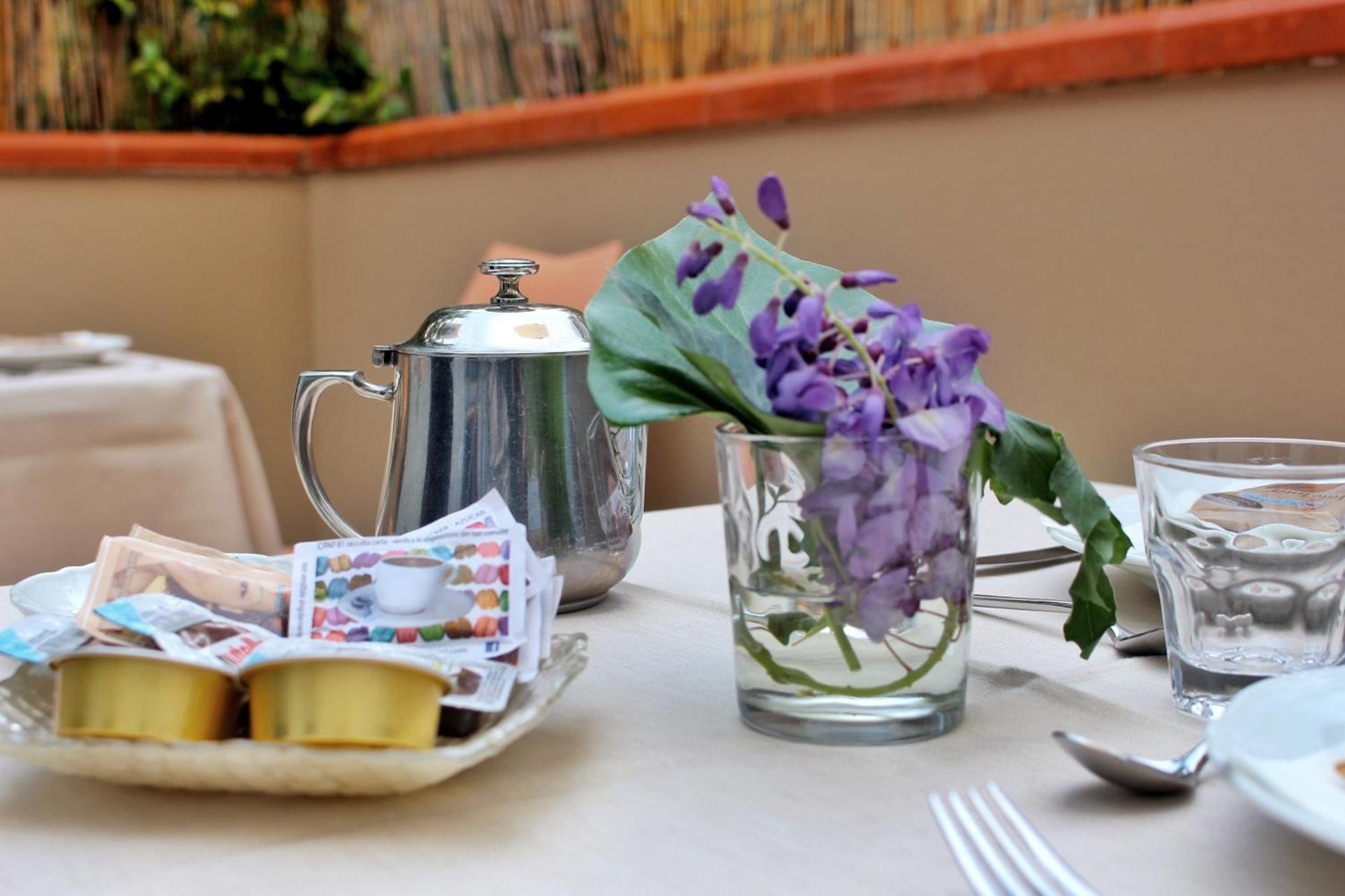 지아르디니낙소스 La Piazzetta B&B 외부 사진