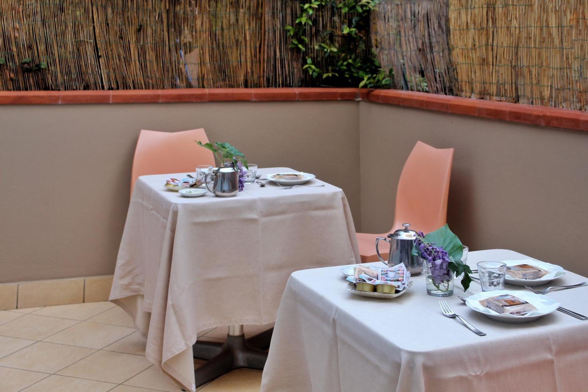 지아르디니낙소스 La Piazzetta B&B 외부 사진