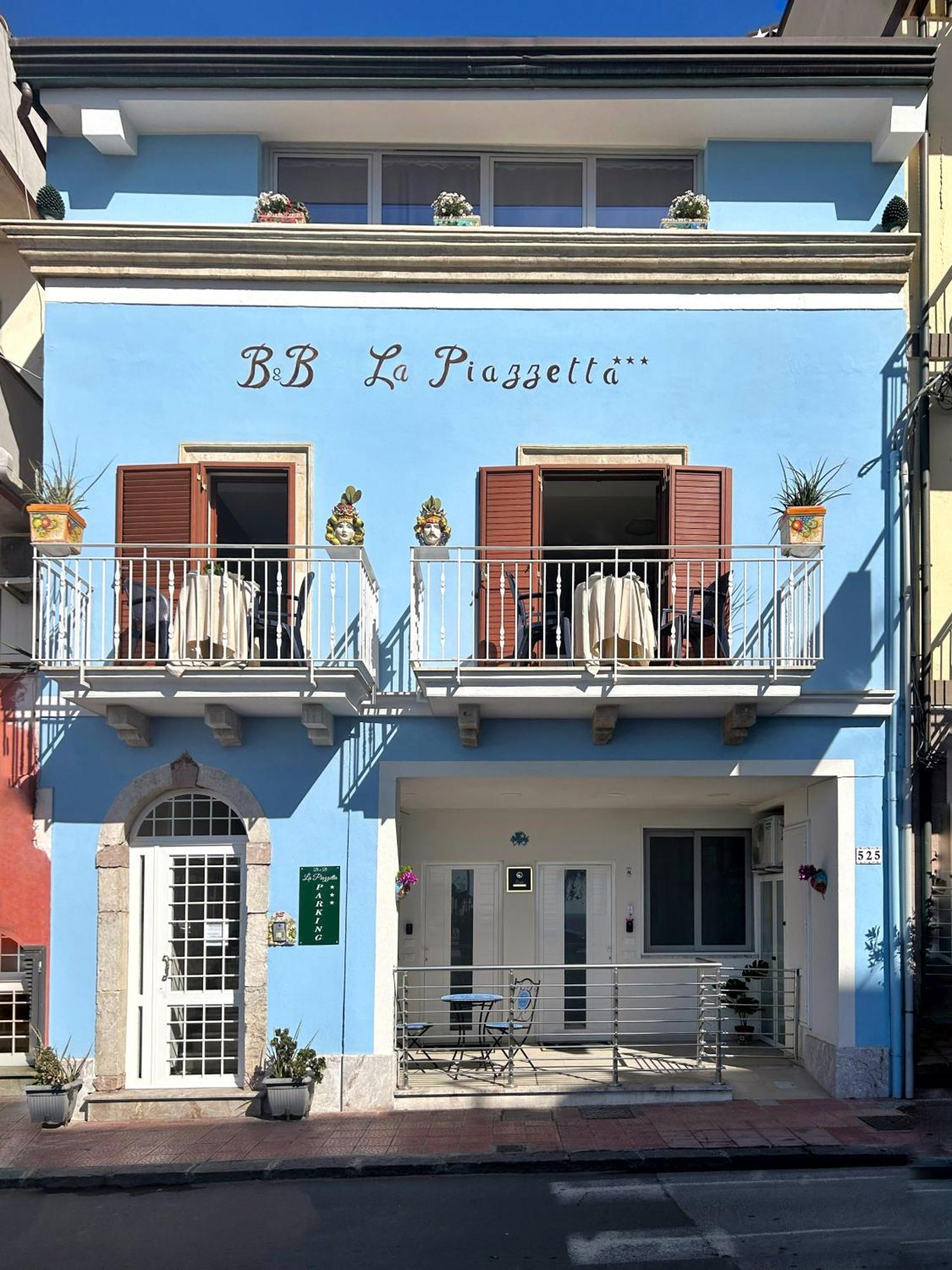지아르디니낙소스 La Piazzetta B&B 외부 사진