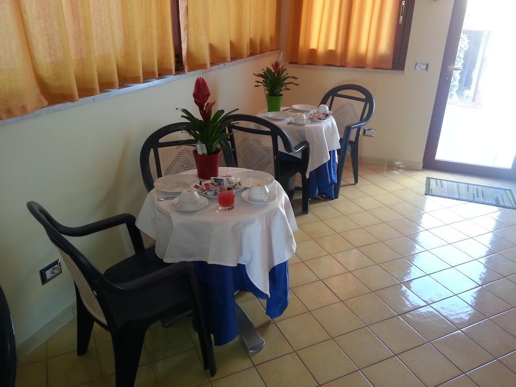 지아르디니낙소스 La Piazzetta B&B 외부 사진